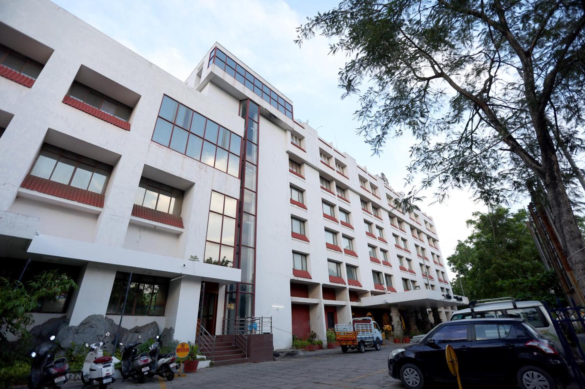 Hotel Breeze Residency Tiruchirappalli Exterior foto