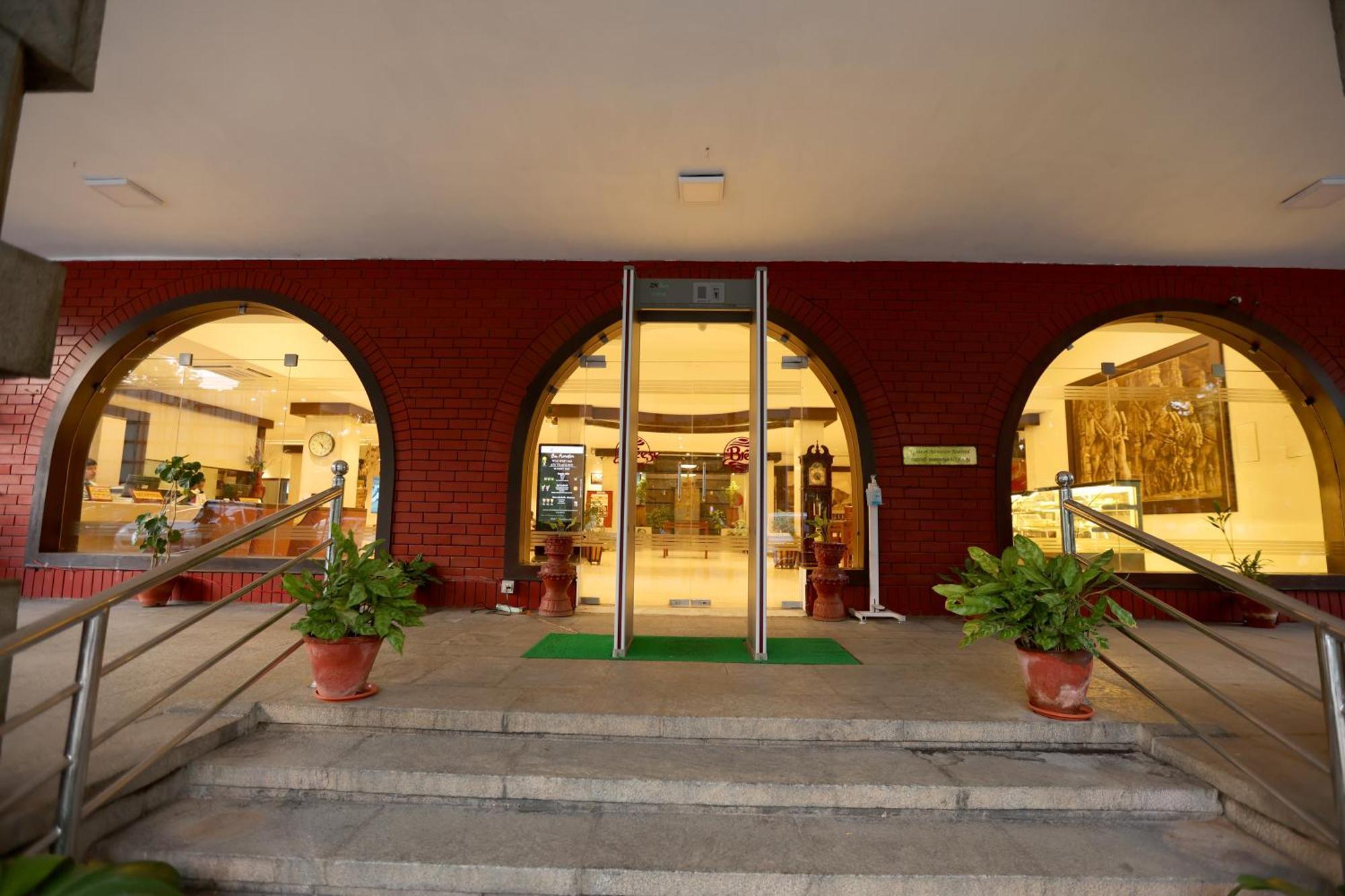 Hotel Breeze Residency Tiruchirappalli Exterior foto